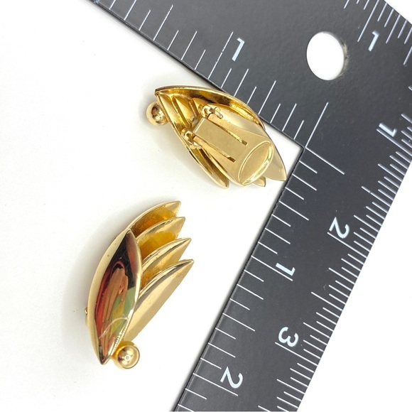 Vintage Goldtone Clip-On Earrings - Picture 4 of 7